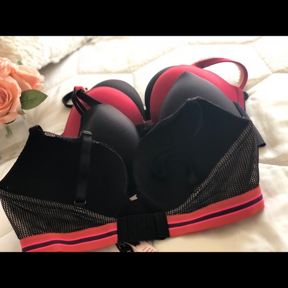 Bundle of Four Victoria Secret Bras - Picture 4 of 7